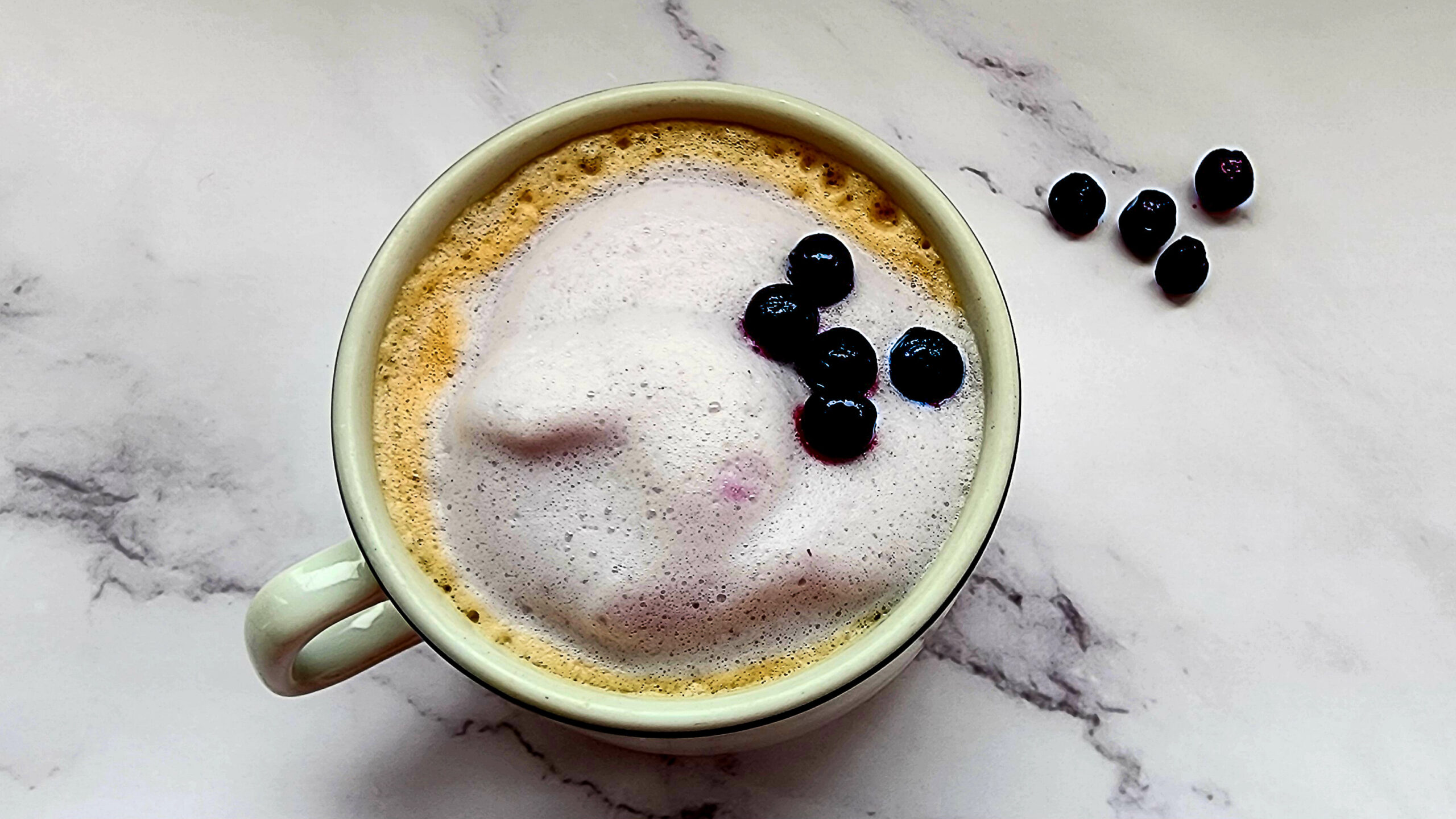 Wild blueberry mousse for cappuccino Picture